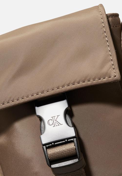 Calvin Klein - Speed Clip Ns Flap Phone Cb Ny - Shitake