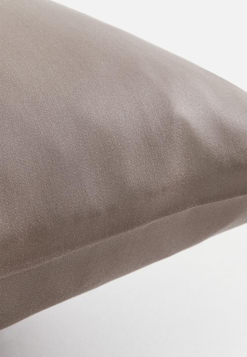 H&M - Satin pillowcase - mole