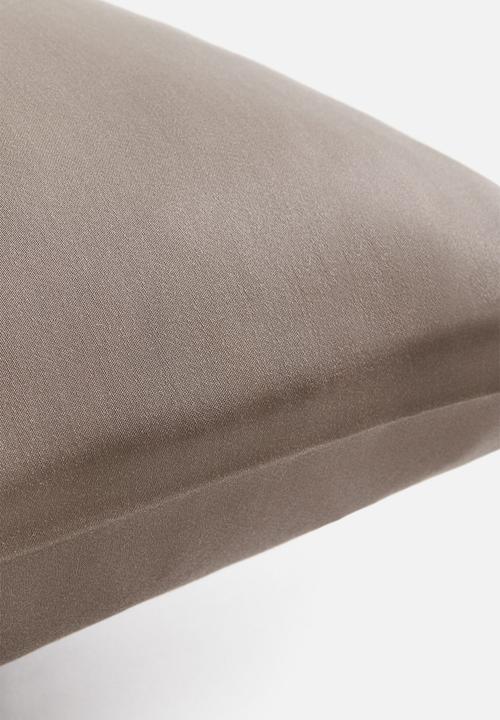 H&M - Satin pillowcase - mole