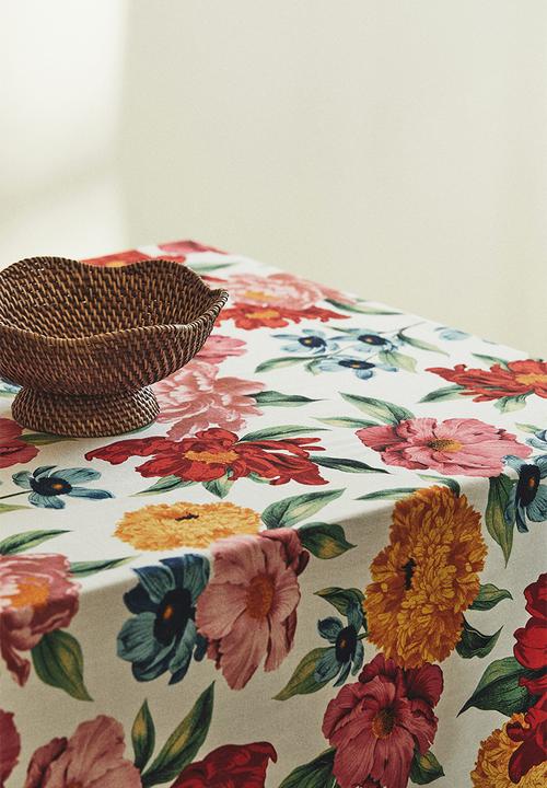 H&M - Patterned tablecloth - white floral 