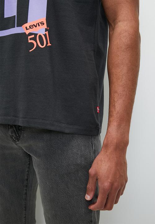 Levi’s® - VTG FIT GRAPHIC TEE ZA 501 DAY BUTTON YO