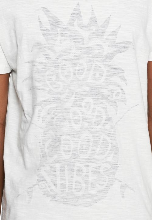 Solid - Balfour tee
