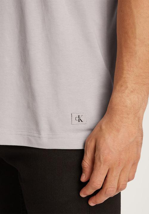 Calvin Klein - WOVEN LABEL RELAXED TEE - ATMOSPHERE