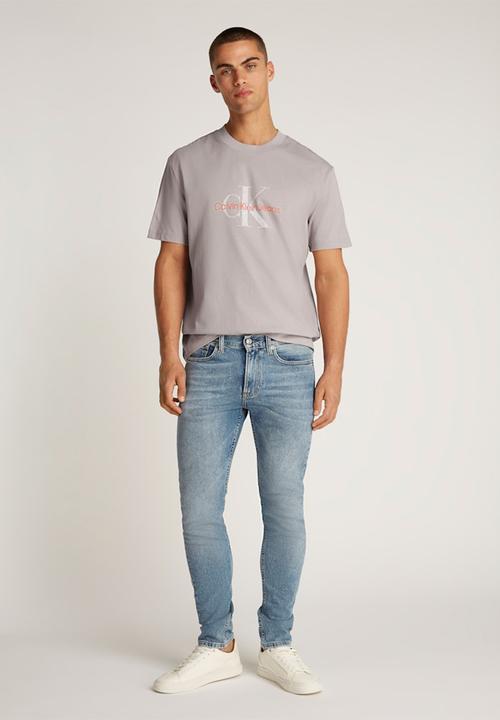 Calvin Klein - TEXTURED MONOLOGO TEE - ATMOSPHERE
