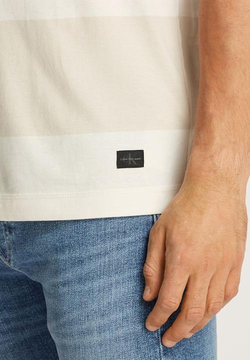 Calvin Klein - Woven Label Regular Tee - Moonbeam/Ivory