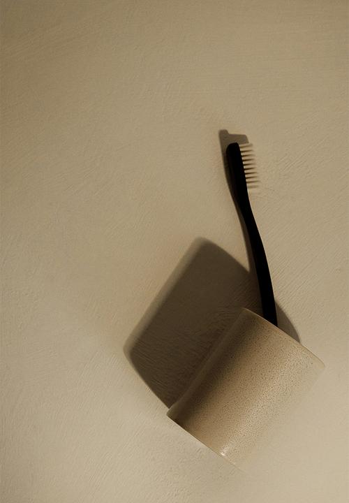 H&M - Stoneware toothbrush mug - beige