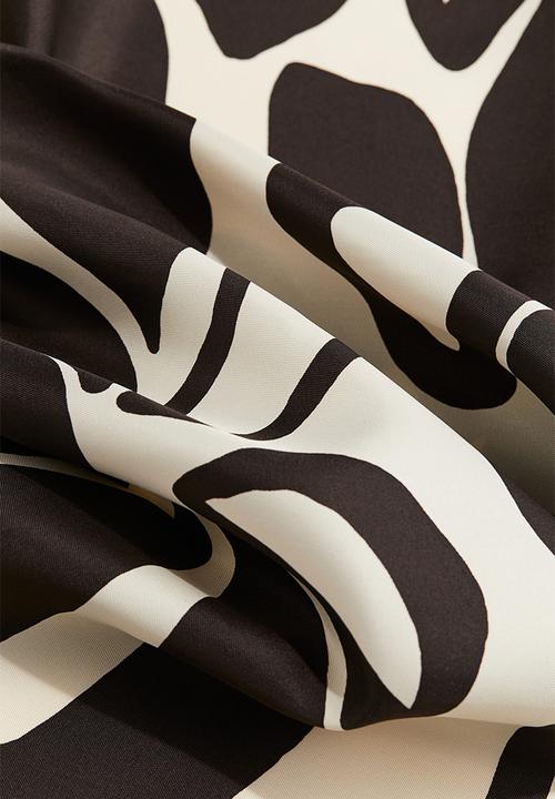 H&M - Patterned scarf - dark brown floral 