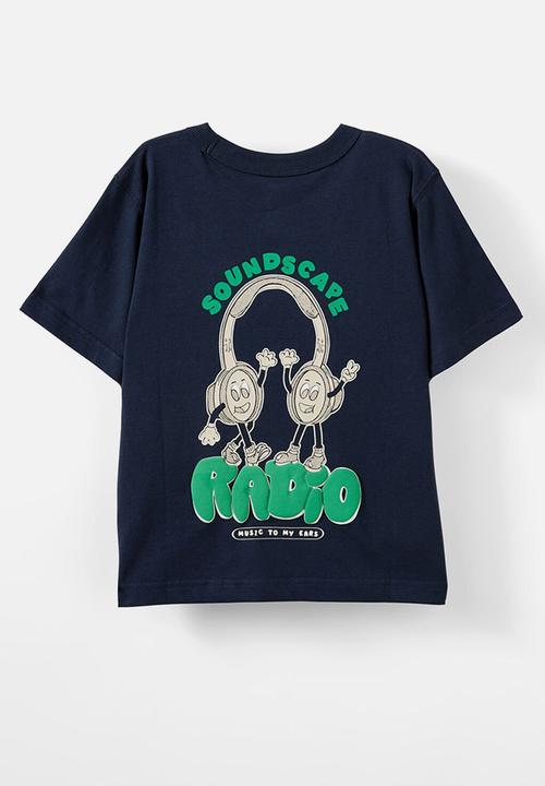 Cotton On - Jonny Short Sleeve Graphic Print Tee - Squid Ink/Soundscape Radio