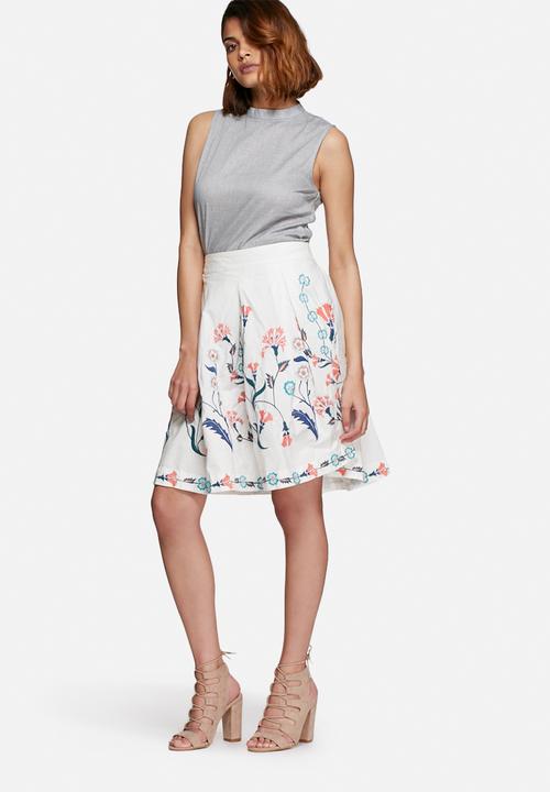 Vero Moda - Elvira embroidered skirt