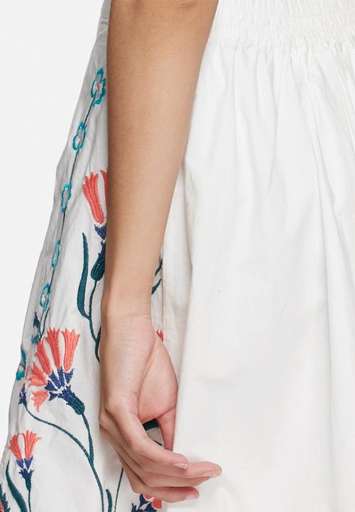 Vero Moda - Elvira embroidered skirt