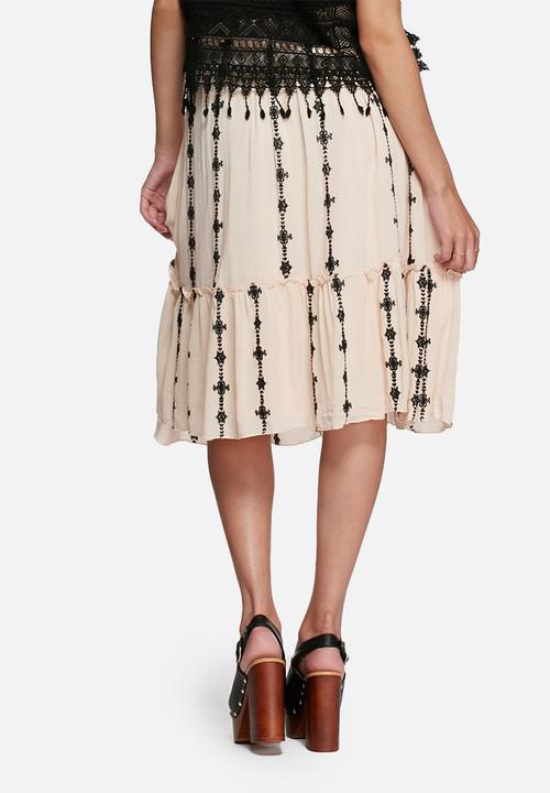 Vero Moda - Samantha embroidered skirt