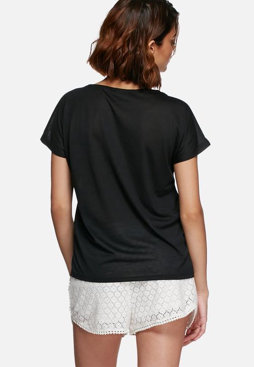 Vero Moda - Camilla embroidered tee