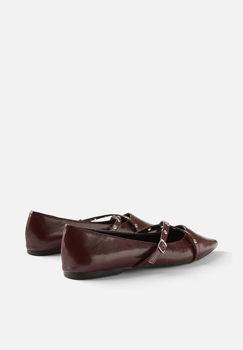 Cotton On - Isla mary jane point - deep cherry textured