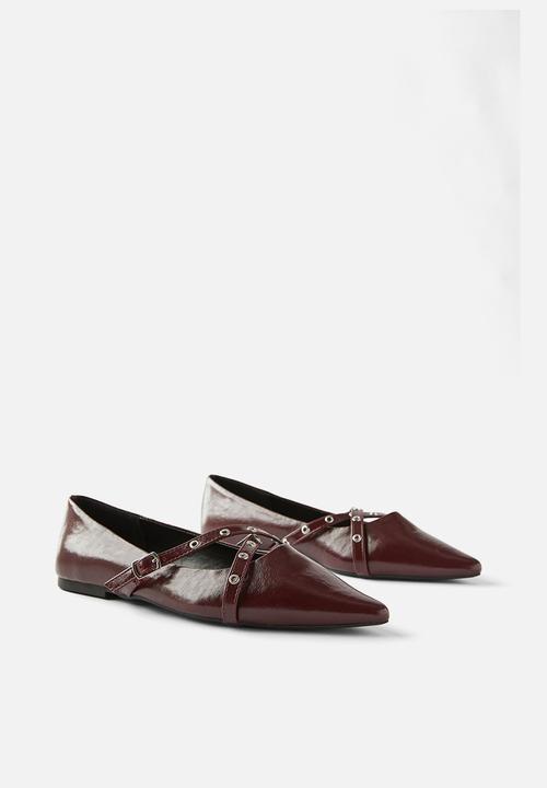Cotton On - Isla mary jane point - deep cherry textured