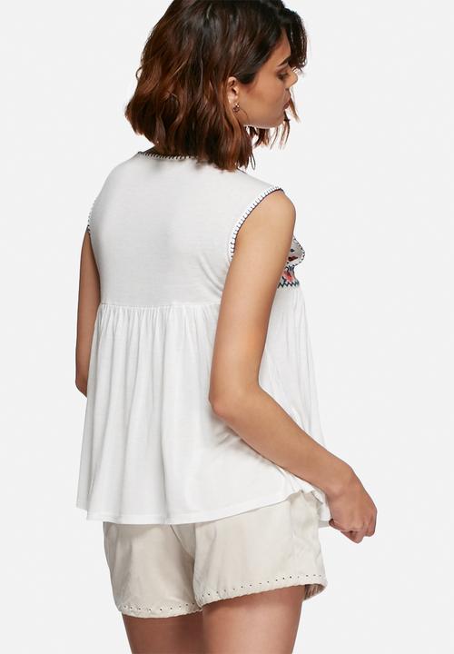 Vero Moda - Larisa embroidered top