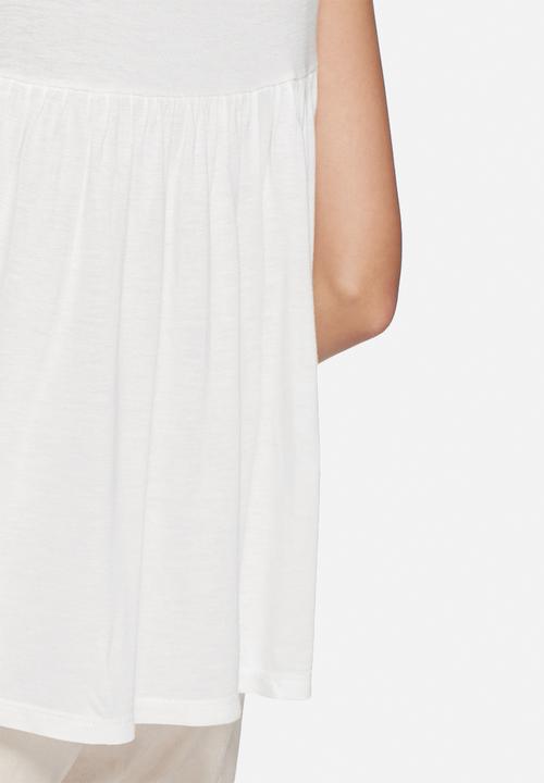 Vero Moda - Larisa embroidered top