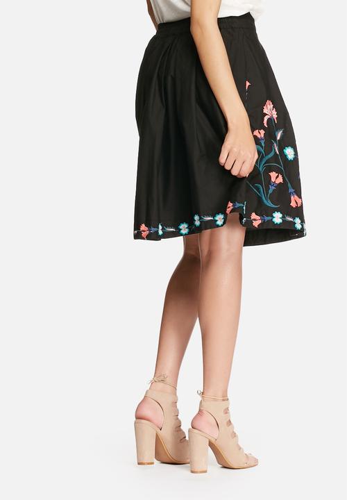 Vero Moda - Elvira embroidered skirt