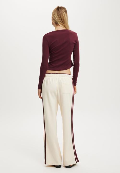 Cotton On - Classic fleece wide leg trackpant-cream/sour cherry