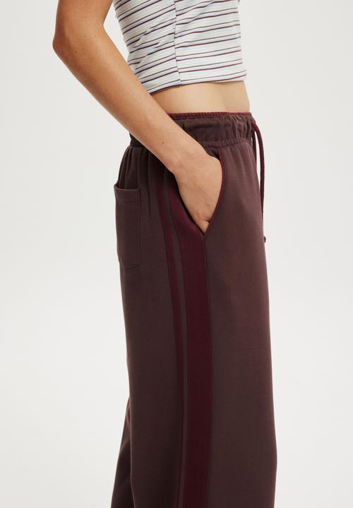 Cotton On - Contrast wide leg sweatpant-chocolate / sour cherry