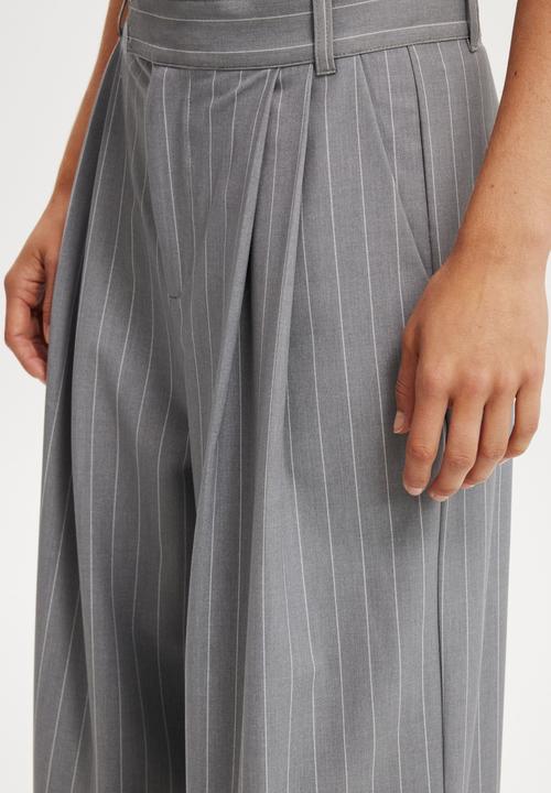 Cotton On - Izzy pleated suiting pant - grey pinstripe