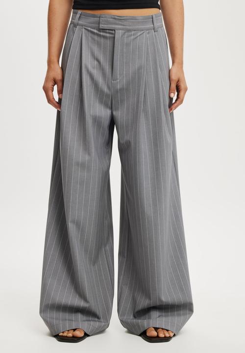 Cotton On - Izzy pleated suiting pant - grey pinstripe