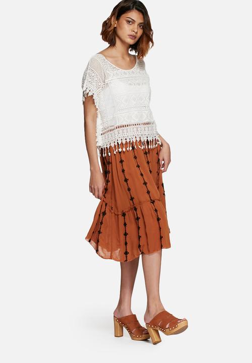Vero Moda - Samantha embroidered skirt