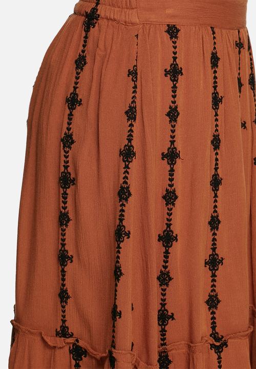 Vero Moda - Samantha embroidered skirt