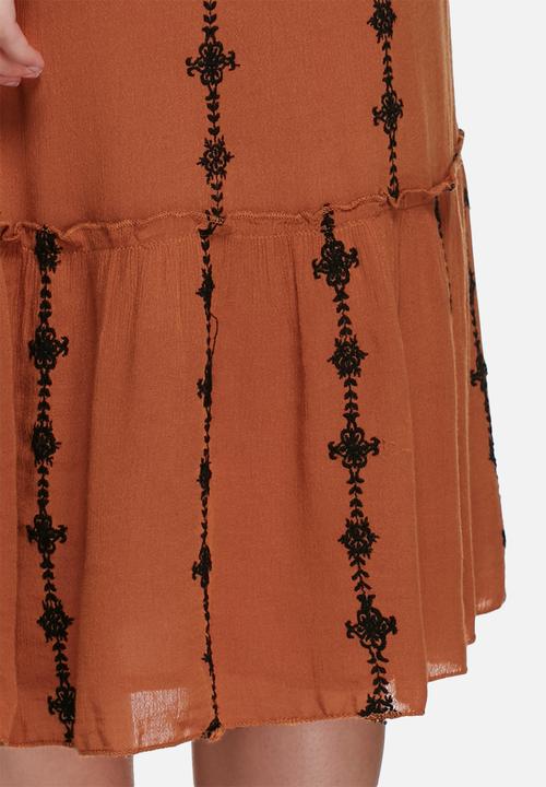 Vero Moda - Samantha embroidered skirt