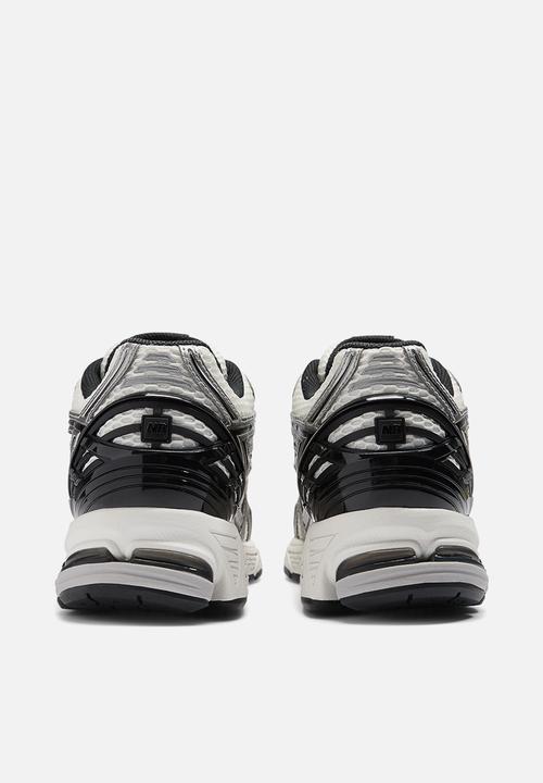 New Balance  - 1906R v1