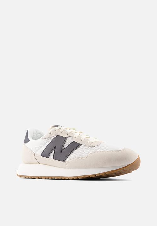 New Balance  - 237