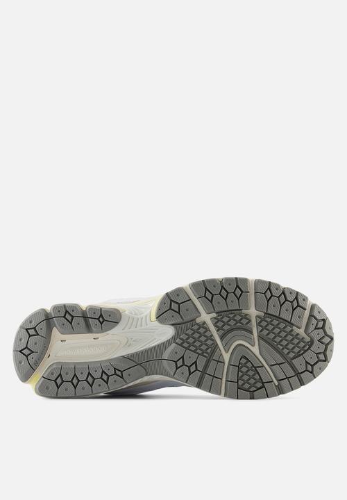 New Balance  - U2002R v1