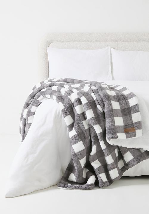 Horrockses - Sherpa Check Throw Grey