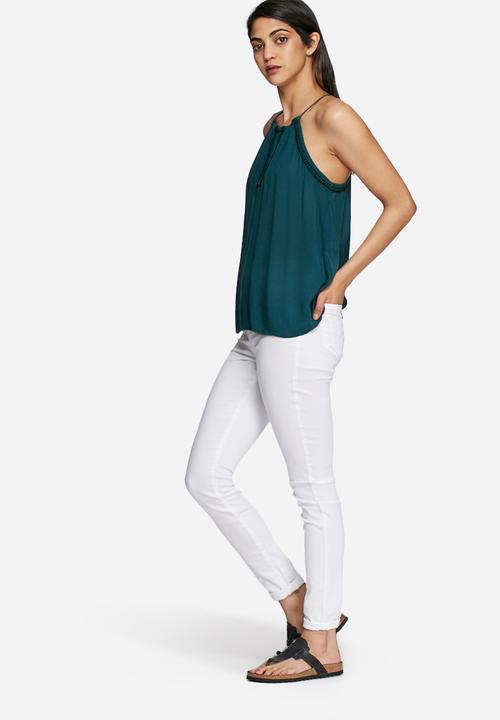 Vero Moda - Marcela embroidered top