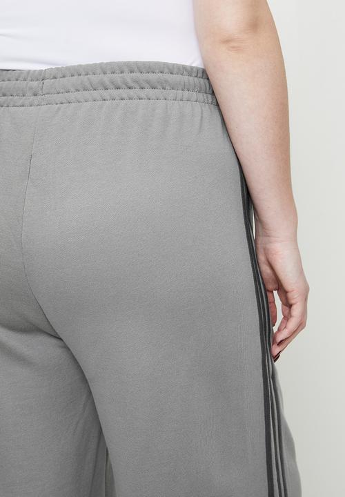 adidas Originals - Plus 3s wide sweatpt - grey
