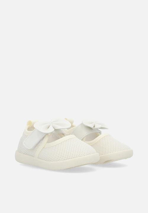 Pop Candy - Bow décor adjustable fastener sneaker - ivory/white