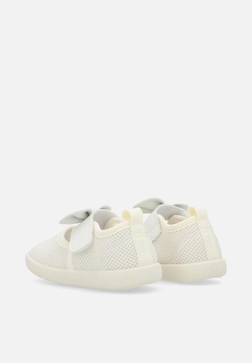 Pop Candy - Bow décor adjustable fastener sneaker - ivory/white