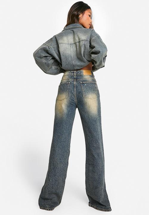 boohoo - Basics 30 Inch Leg Split Hem Straight Leg Jeans - Vintage Wash
