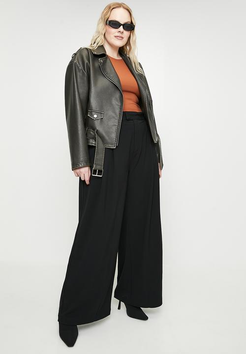 Cotton On - Plus izzy pleated suiting pant - black