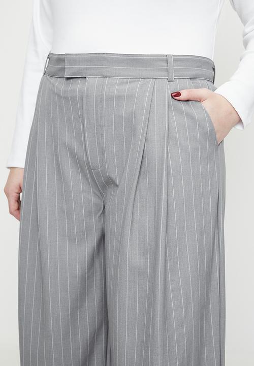 Cotton On - Plus izzy pleated suiting pant-grey pinstripe