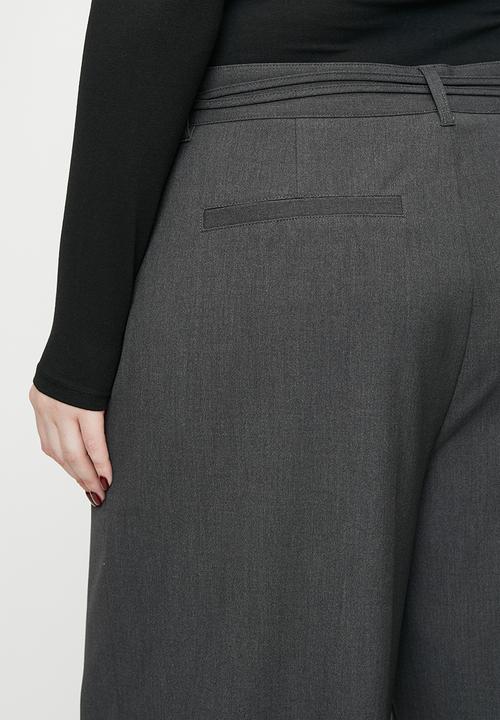 Cotton On - Plus izzy pleated suiting pant - charcoal tie