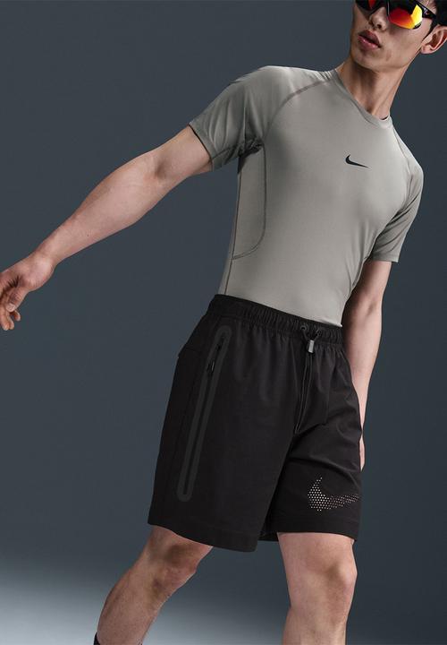 Nike - Nike Tech GX Woven Shorts - Black/Blk