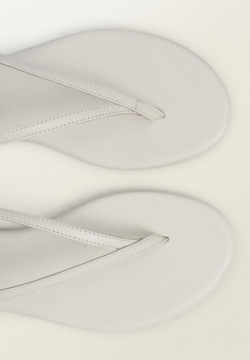 MANGO - Ciru leather thong - white