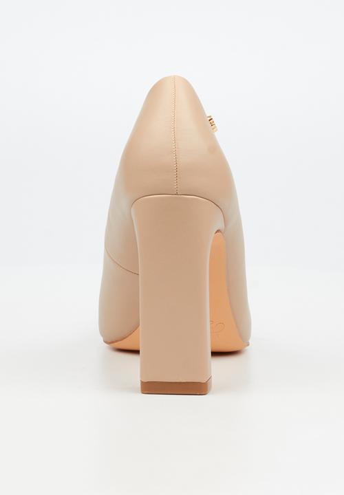 Miss Black - Nala 2 block heel court - neutral