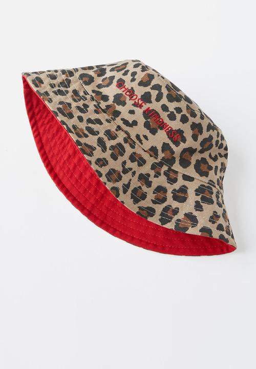 Cotton On - Kids reversible bucket hat - leopard print/choose kindness always