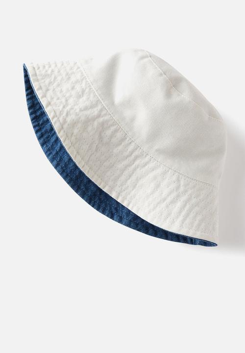 Cotton On - Kids reversible bucket hat - mid wash denim/no hat no play