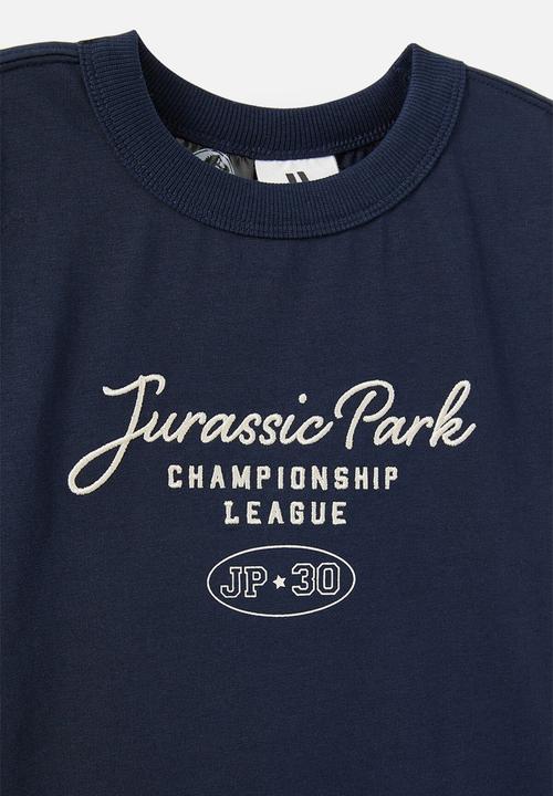 Cotton On - Licensed Drop Shoulder Short Sleeve Tee - Lcn Uni Squid Ink/Jurassic Park League