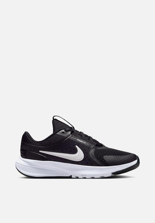 nike running black and white