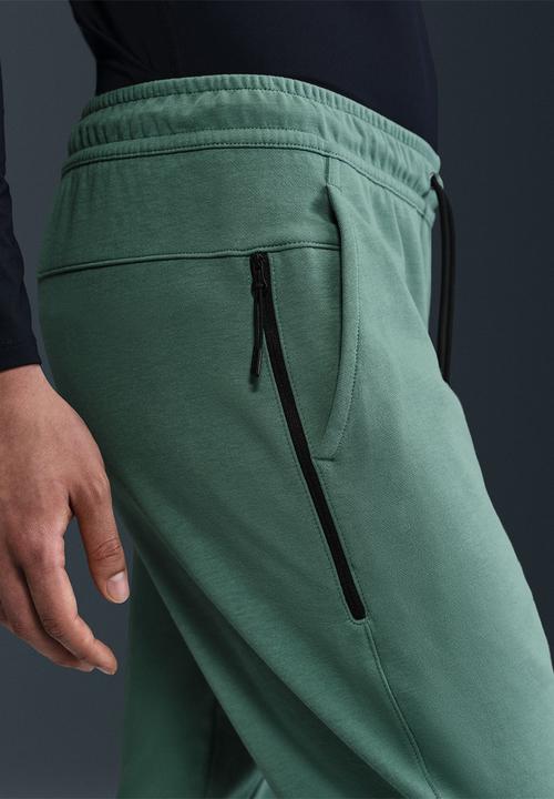 Nike - NSW Tech Fleece Joggers - Coast Green /Black