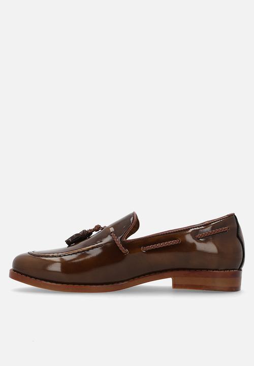 PC - Crouch hi shine tassel slip on  - tan