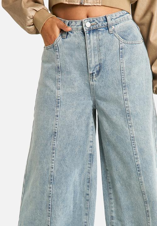 boohoo - Seam Detail Extreme Wide Leg Denim Jeans - Light Blue